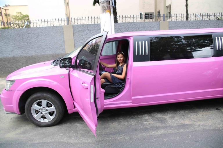 Limousine Rosa - Taí Produções